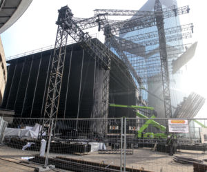 Scena Sylwestra z Dwójką TVP w trakcie budowy