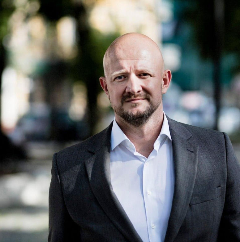Tomasz Rafalski - były piłkarz ręczny. W ostatnich latach kariery bronił barw gorzowskiego AZS-u