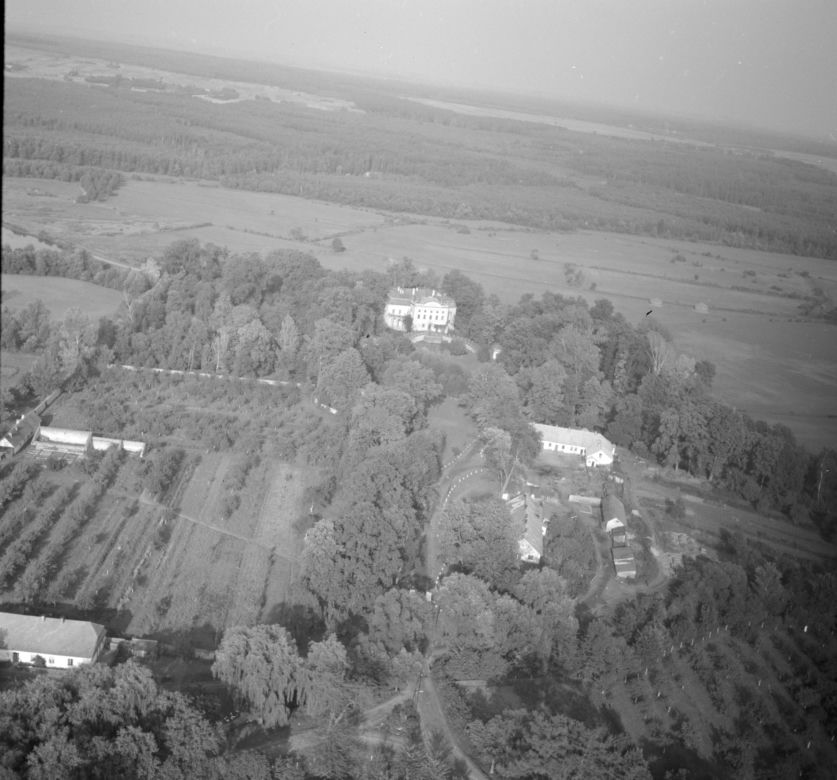 Pałac w Kurozwękach