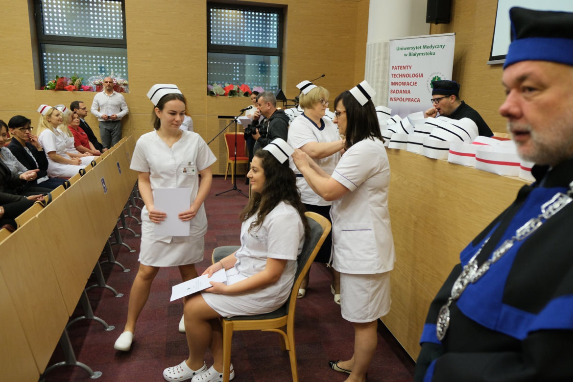 Białystok. Czepkowanie pielęgniarek i położnych