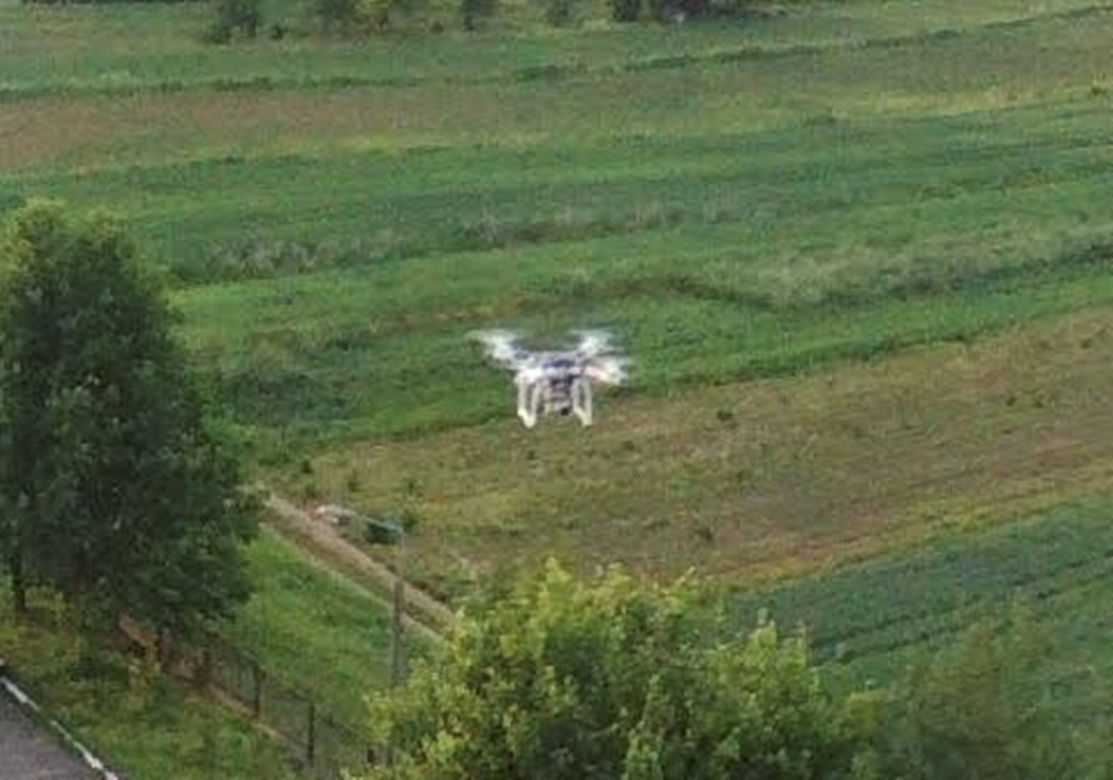 Ksiądz dronem szpieguje parafian