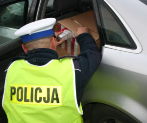 Jechał przez Kobrzyniec. W samochodzie ukrył 60 TYSIĘCY sztuk papierosów!