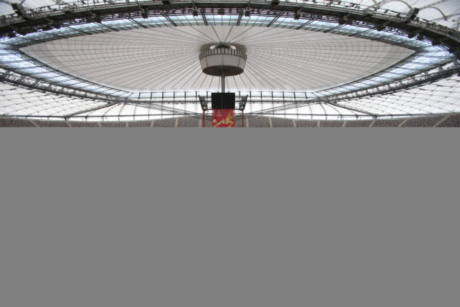 Na Stadionie Narodowym zagrają 45 cm nad ziemią