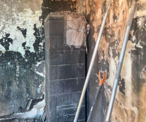 Pożar w Drezdenku. Dwoje policjantów uratowało mieszkańców z płonącej kamienicy