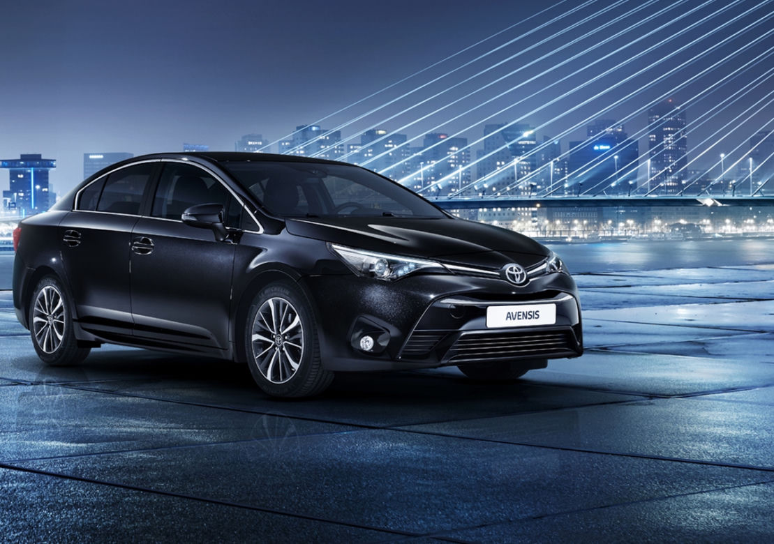 Nowa Toyota Avensis 2015