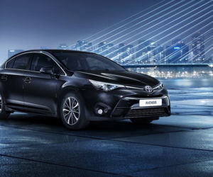 Nowa Toyota Avensis 2015