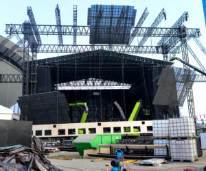 Scena Sylwestra z Dwójką TVP w trakcie budowy