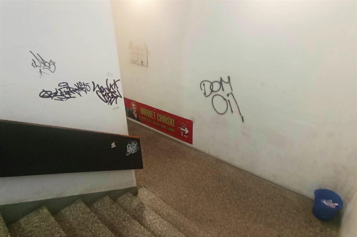 "Odzieżowiec" wystawiony na sprzedaż