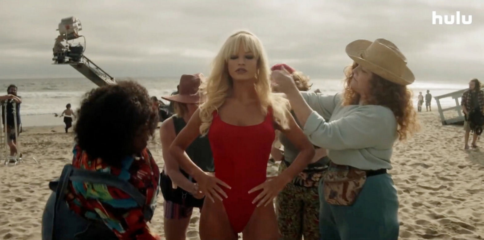 Pamela Anderson może być tylko jedna? Lily James udowadnia, że nie
