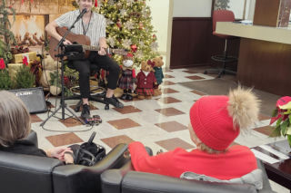 Muzyka, która niesie dobro. Świąteczny koncert w polskim banku na Greenpoincie