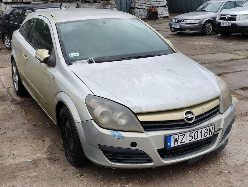 Drogowcy znów sprzedają wraki z ulicy. Wśród nich jest Chrysler w kwiatki