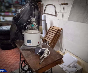 Laboratoria do produkcji BMK i mefedronu zlikwidowali policjanci z CBŚP w Bydgoszczy