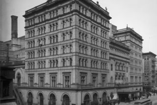 Nowojorska opera, której już nie ma. 143 lata temu otwarto gmach nazywany „browarem z żółtej cegły”