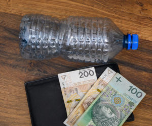 Tak Polacy zarabiają na butelkach i puszkach! Prawie 1000 zł za jednym zamachem