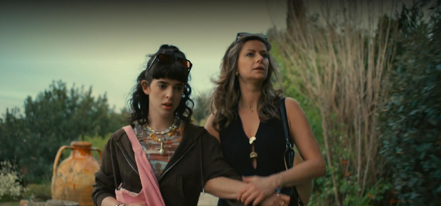 Felicita odc. 4.  Zośka (Laura Breszka), Oliwia (Klementyna Karnkowska)