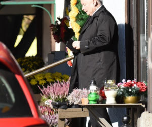 Limuzyną na grób matki. Jarosław Kaczyński 