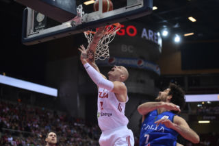 Polski gwiazdor koszykówki poleciał do Rosji! Szokujące zachowanie w obliczu wojny