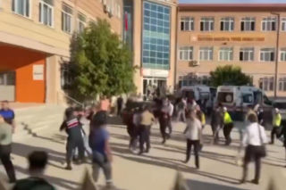 Turcja/ Niezidentyfikowany sprawca ostrzelał uczniów w prowincji Manisa; pięć osób rannych
