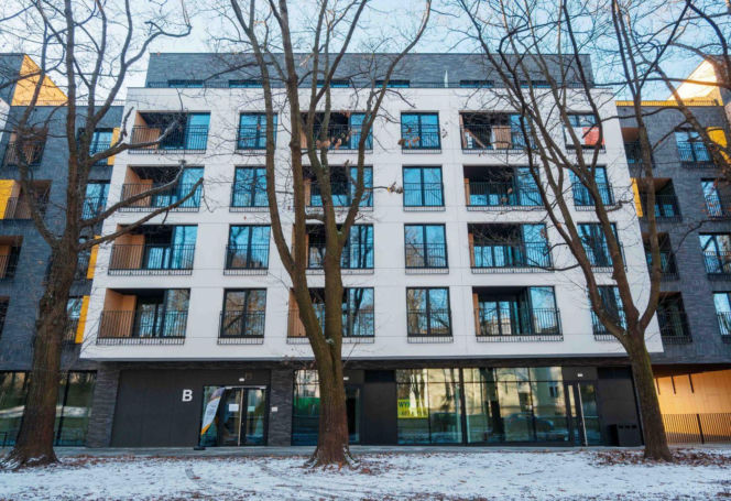 Uwagę zwracają dziś takie adresy jak ul. Dębowa 1 w Łodzi. To tam powstały Apartamenty Dębowa - inwestycja zlokalizowana w centrum Łodzi, w sąsiedztwie alei stuletnich dębów