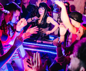 SHAZZA ZOSTANIE DJ-KĄ