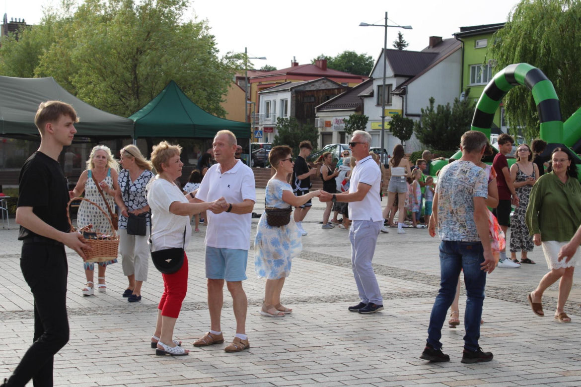 POTAŃCÓWKA NA RYNKU. Tak bawią się mieszkańcy Starachowic 06.2024