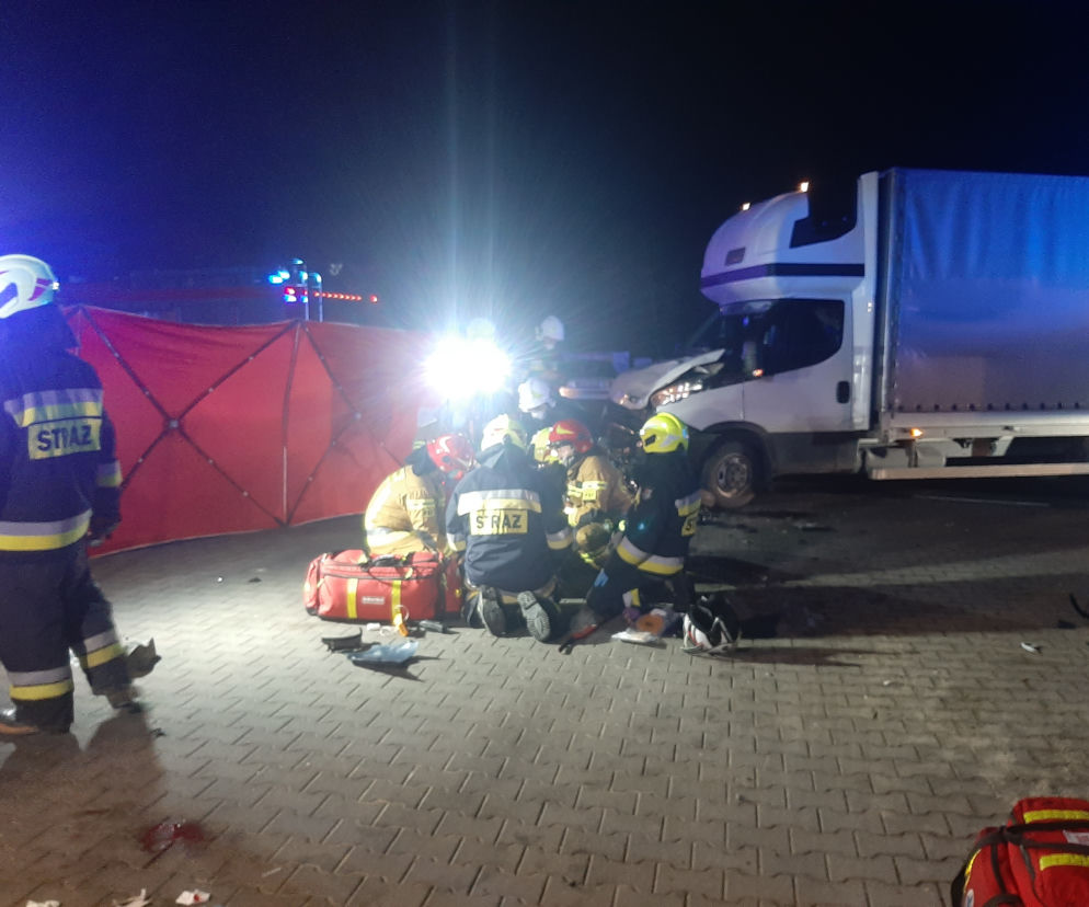 Zderzenie motoroweru z busem DK 11 w Piaskach! Nastoletni braci walczą o życie [ZDJĘCIA]