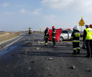 Tragiczny wypadek na obwodnicy Świecia. Ciężarówka spadła z wiaduktu i stanęła w płomieniach. Jedna osoba nie żyje! [ZDJĘCIA]