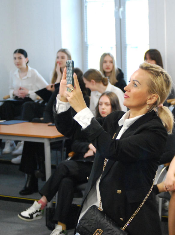Debata młodzieży odbyła się w ramach kampanii profilaktycznej „Widzę – Rozmawiam – Reaguję”