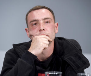Debiutował jako Magik w Jesteś Bogiem. Tak na przestrzeni lat zmienił się Marcin Kowalczyk