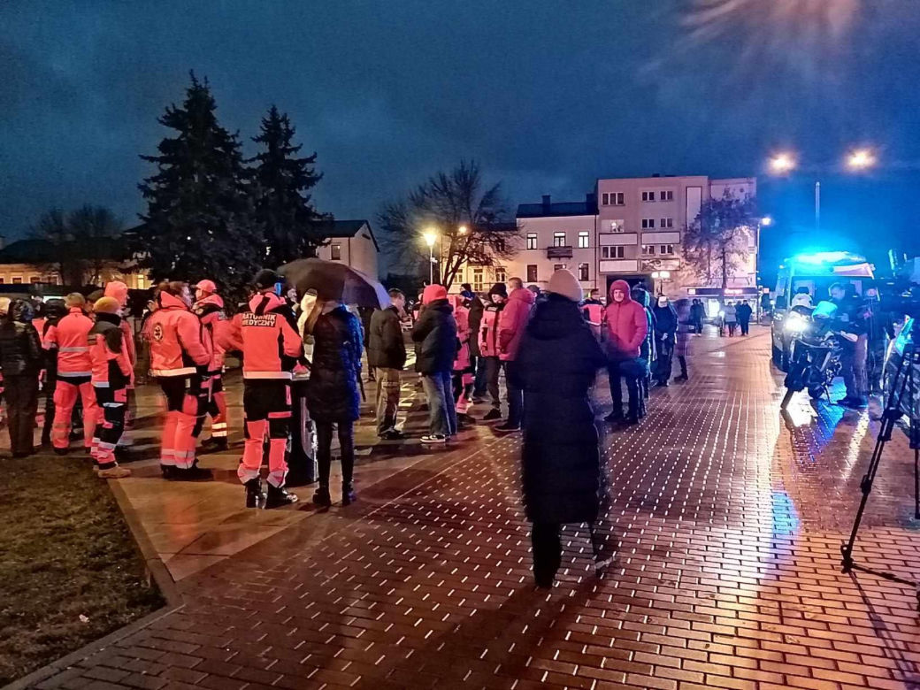 Siedlczanie wyrazili swój sprzeciw przeciwko agresji i wsparcie dla rodziny ratownika medycznego, który zginął w ataku nożownika