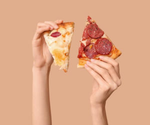 Zgłosiła, że z jej pizzy zniknęło salami, zdjęcie przerobiła AI. Odpowiedź pizzerii to czyste złoto!