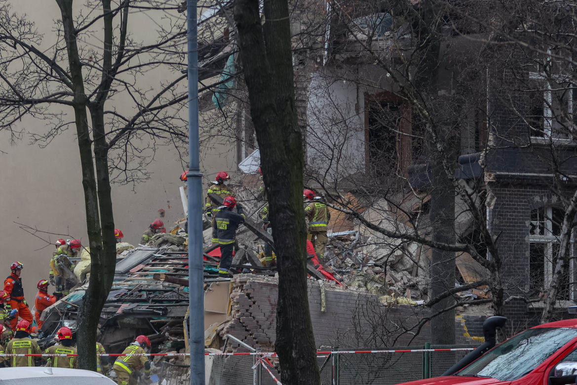 Maksiu cudem przeżył pod gruzami zawalonej kamienicy. Nie opuścił swojej pani 