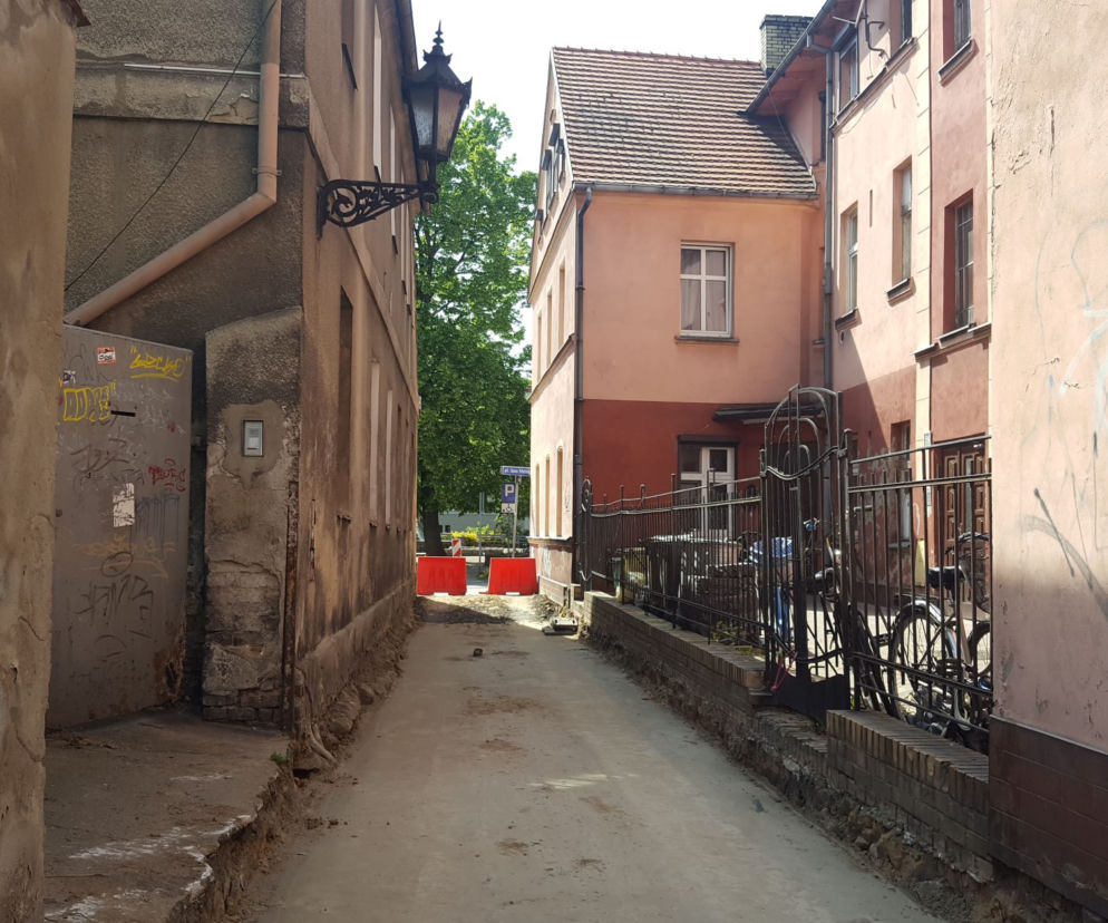 Duże zmiany na małej ulicy Wąskiej w Lesznie