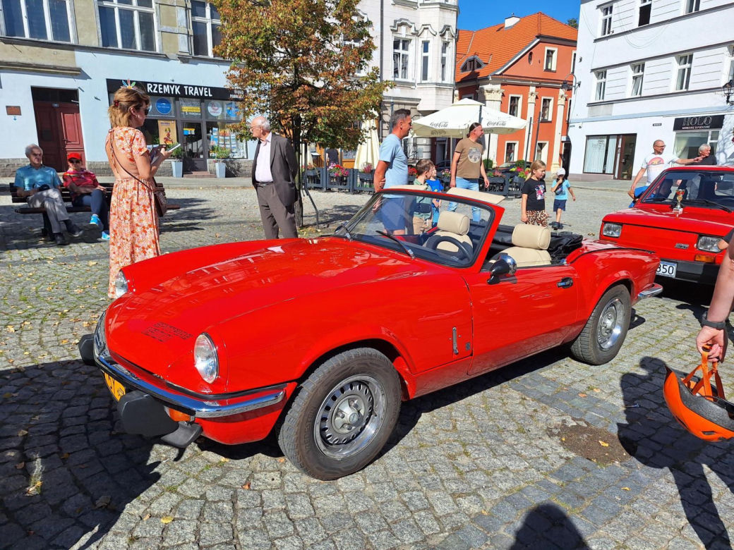 11. Zlot Pojazdów Zabytkowych. Klasyki motoryzacji opanowały Tarnowskie Góry