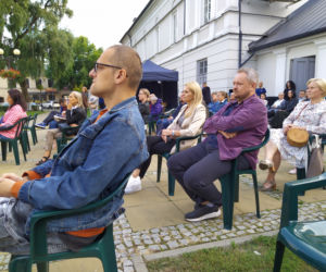 Spotkanie autorskie Artura Ziontka i koncert siedleckich artystów przy fontannie 18.08.2021