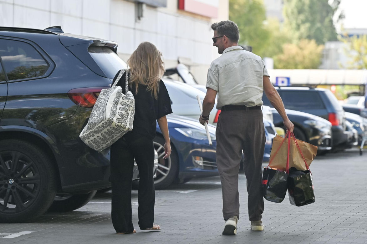 Agnieszka Kaczorowska i Marcin Rogacewicz z kijkiem wychodzą z treningu