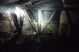 Pożar wybuchł w nocy. Ogień i dym odcięły drogę ucieczki czteroosobowej rodzinie