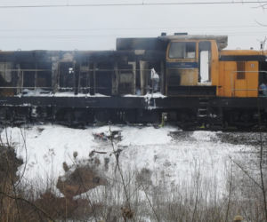Ogromne kłęby dymu i płomienie na torach. Pożar pociągu pod Mińskiem Mazowieckim
