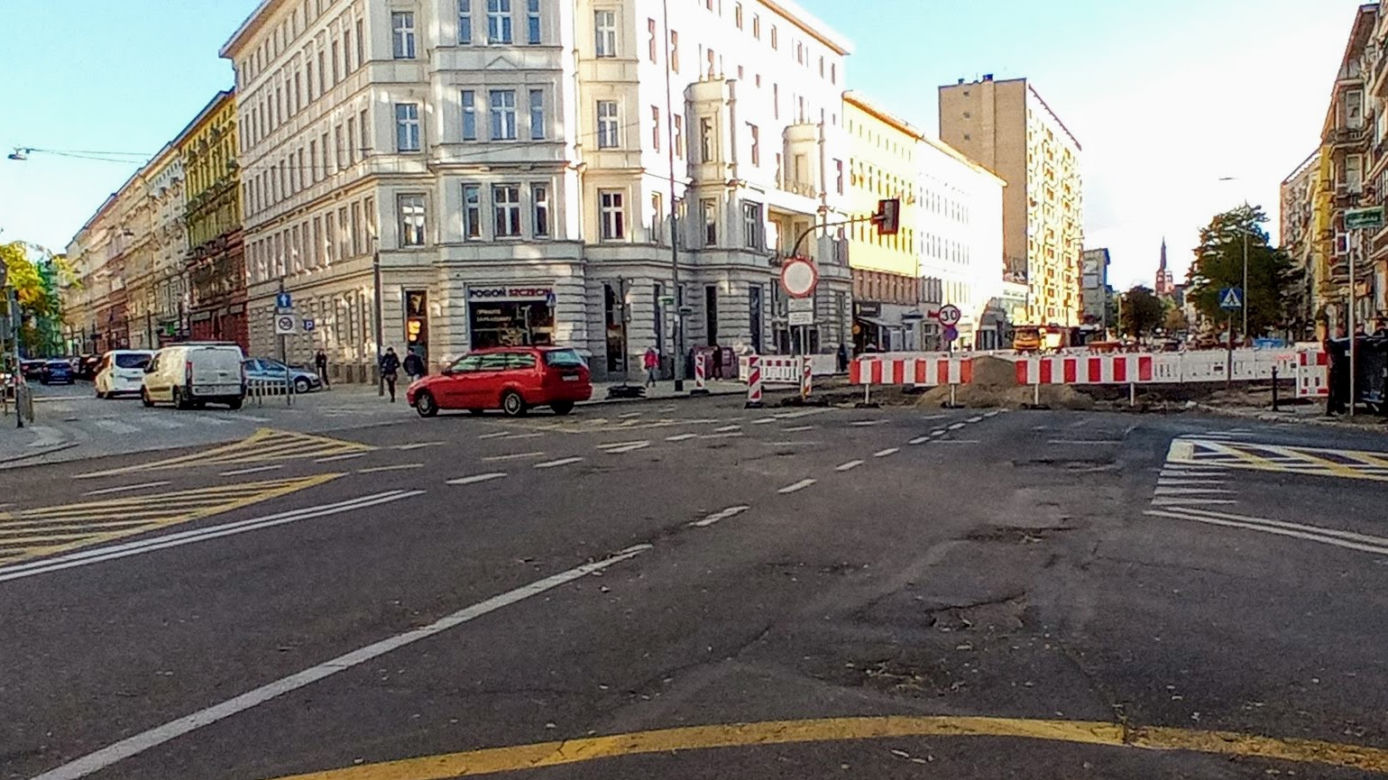 Z alei Wojska Polskiego wycięto kilkanaście drzew