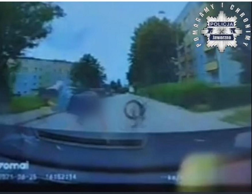 7-latek na rowerze wjechał pod samochód! Dziecko było bez opieki