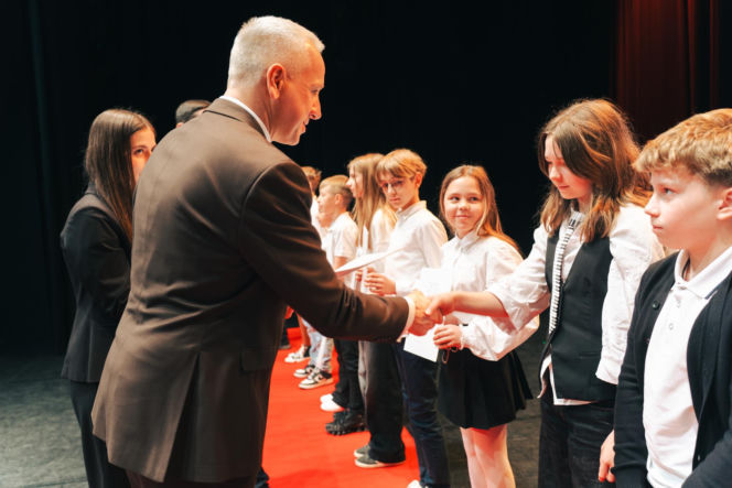 Najzdolniejsi uczniowie odebrali stypendia Prezydenta Miasta Siedlce