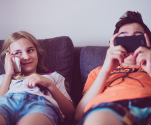 FOMO u dzieci: 5 sygnałów, że twoje dziecko jest uzależnione od sieci