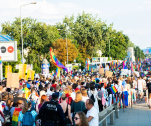 Marsz Równości w Krakowie - tłumy na wydarzeniu pod hasłem Zaczerpnąć tchu.