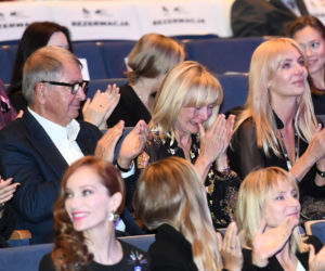Agnieszka Woźniak-Starak płacze po projekcji filmu zmarłego męża