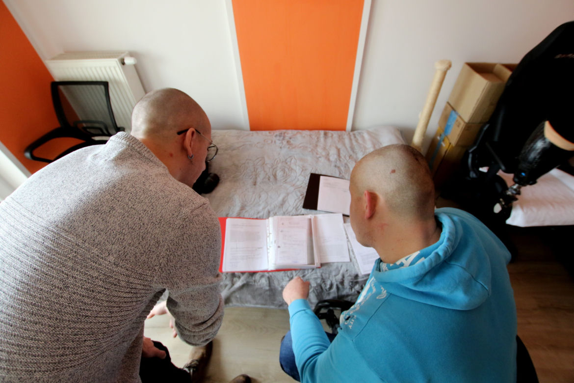 Pan Łukasz jest inwalidą. Ale zdaniem lekarzy na rentę socjalną nie zasługuje 