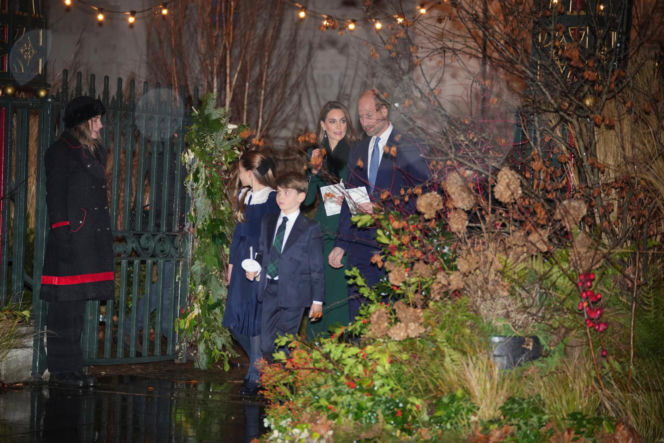 Kate i William z dziećmi na świątecznym koncercie