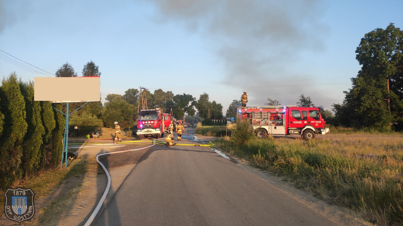 Gaszenie przez strażaków pożaru Baru Letniego