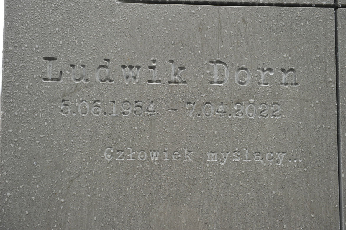Tak wygląda grób Ludwika Dorna rok po śmierci