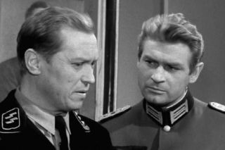 To Hans Kloss czy Hermann Brunner? Tylko wierny widzi dokończy w quizie te kultowe cytaty ze Stawki większej niż życie