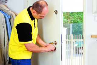 Niepłacący najemca. Jak legalnie przeprowadzić eksmisję